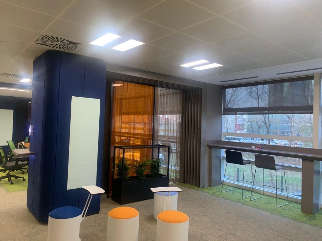 Pencere cephesi dinlenme alanı ve oturma grupları